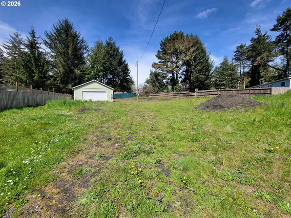 90689 Libby Ln, Coos Bay, OR 97420