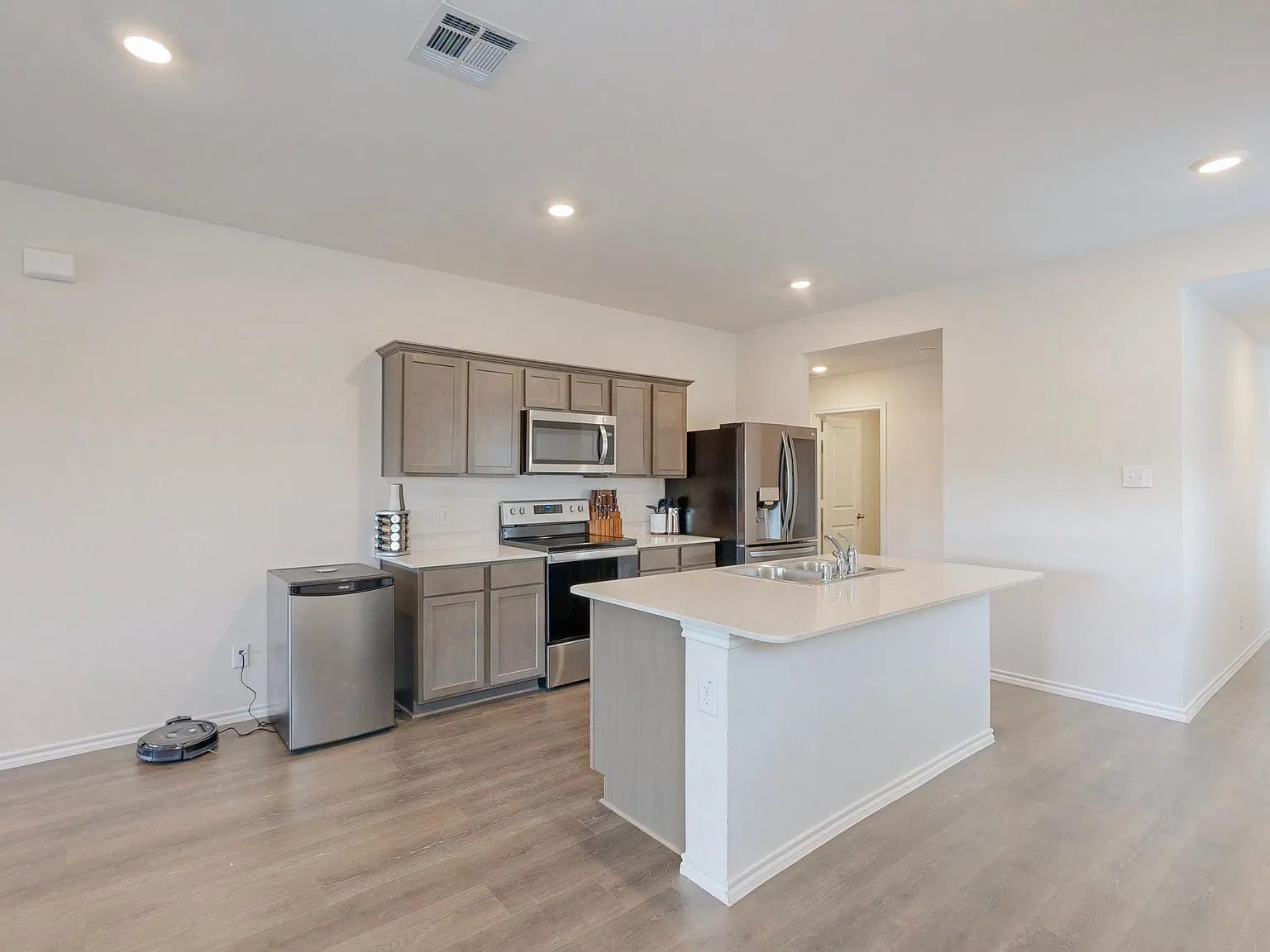 3 bed, 1545 sqft, $2,000 — Photo 3
