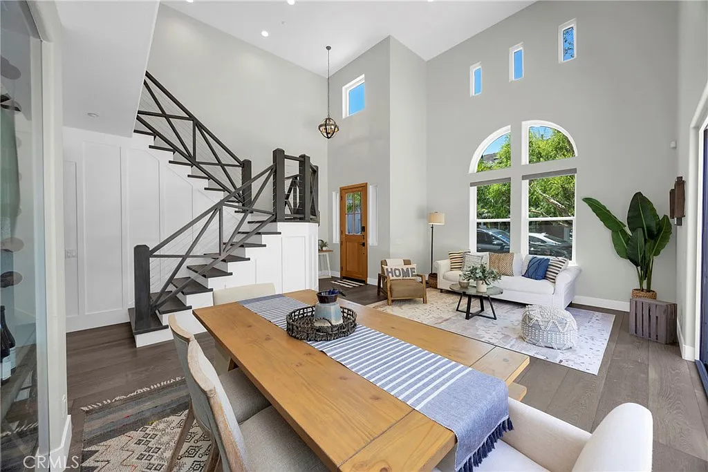 4 bed, 2563 sqft, $7,995 — Photo 1