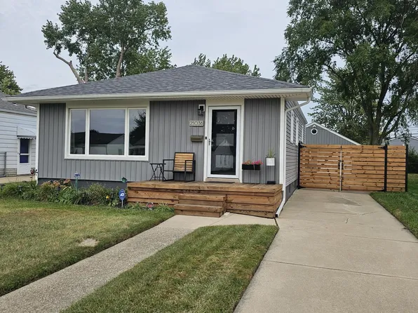 25036 Flower Ave, Eastpointe, MI 48021
