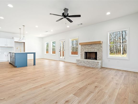 4th image of 762 McDonald Dr