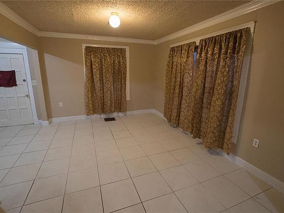 4th image of 1053 Armstrong Ave