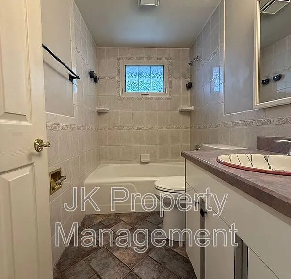 921 Avenue B NW — Photo 28