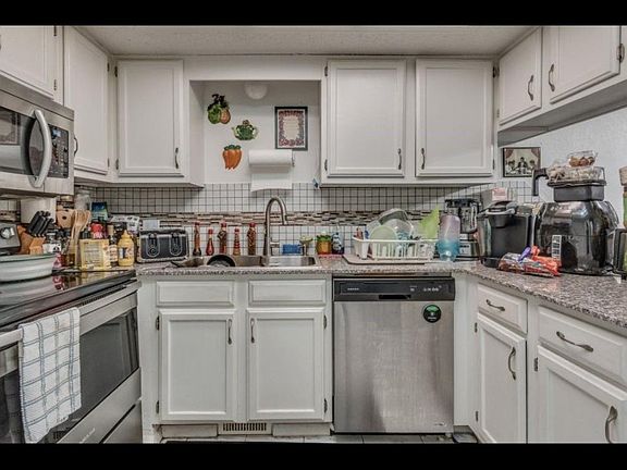 4th image of 707 NW 137th St #707