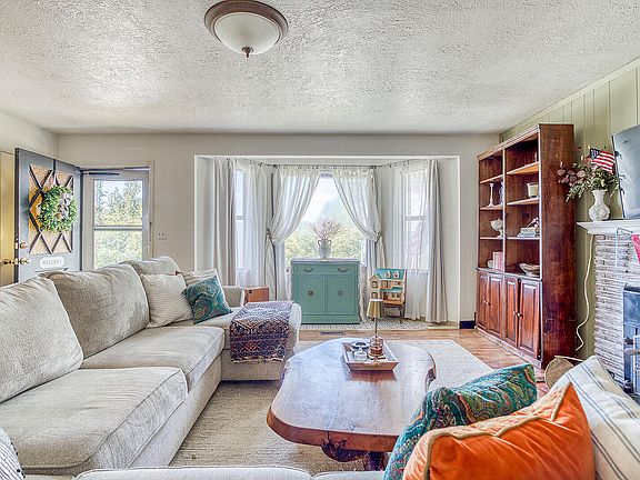 4th image of 1535 SE Alder Lane Dr