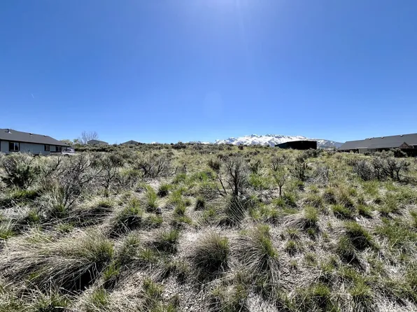 844 White Oak Dr, Spring Creek, NV 89815