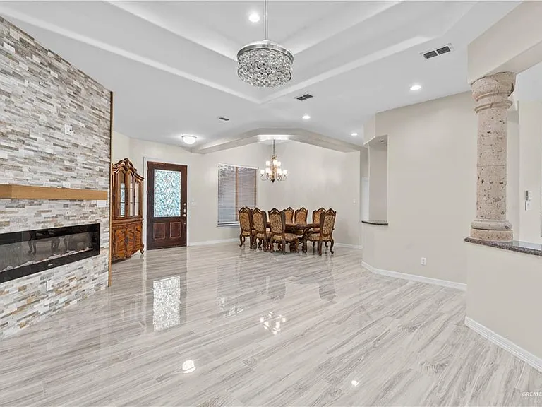 3514 Los Lagos Dr — Photo 9
