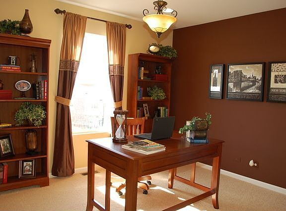 4th image of 490 Plaza Pl