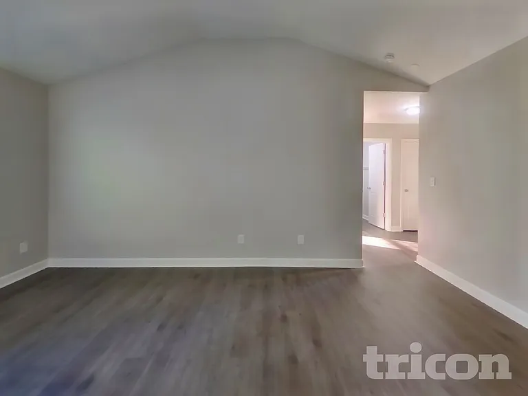 1032 Crowders Woods Dr — Photo 3