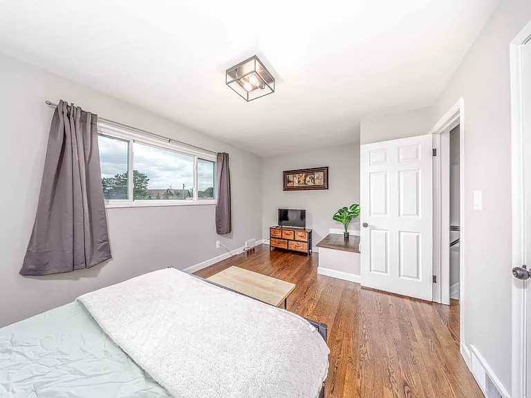 2099 E Maple Rd #11 — Photo 4