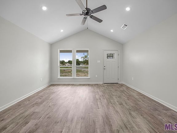 4th image of 40423 W Hernandez Ave