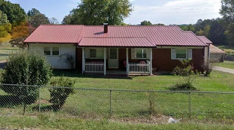 520 Tabor Rd — Photo 1