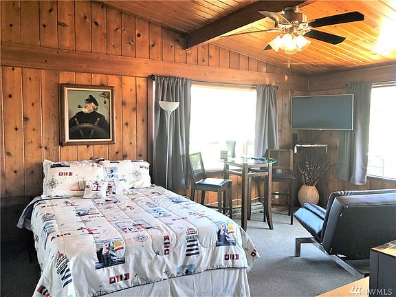 3rd image of 757 Ocean Ct NW Unit 21