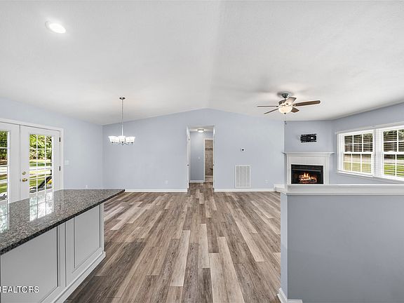 4th image of 71 Cardinal Loop