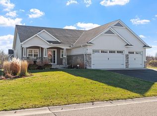 1441 Overlook Dr, New Market, MN 55054