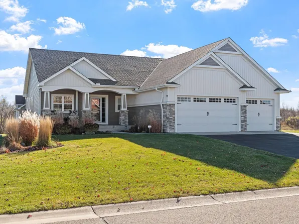 1441 Overlook Dr, New Market, MN 55054