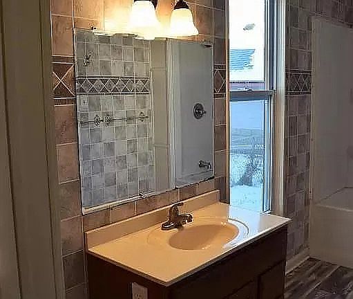 5th image of 910 Avenue B