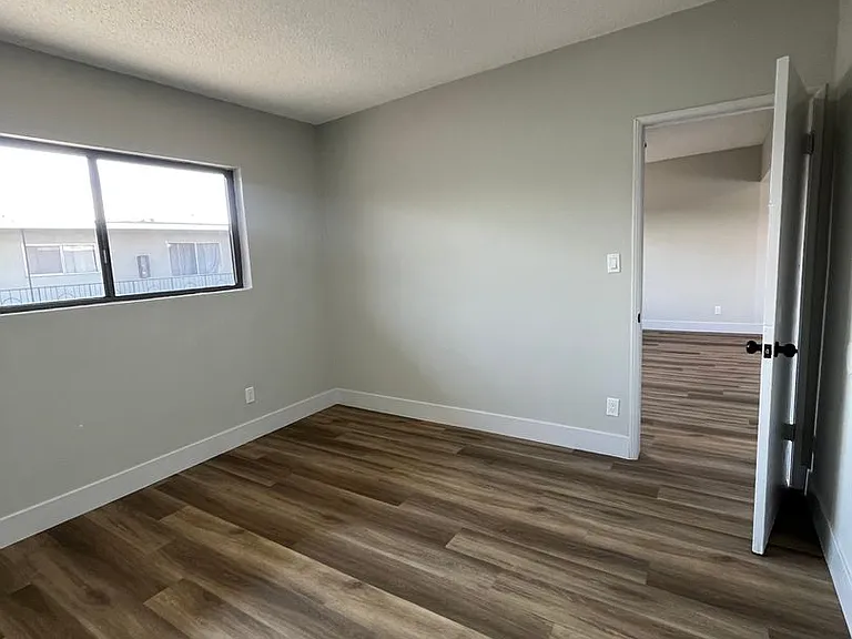 8029 S Hoover St — Photo 12