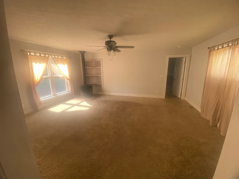 1668 N Longview St — Photo 8