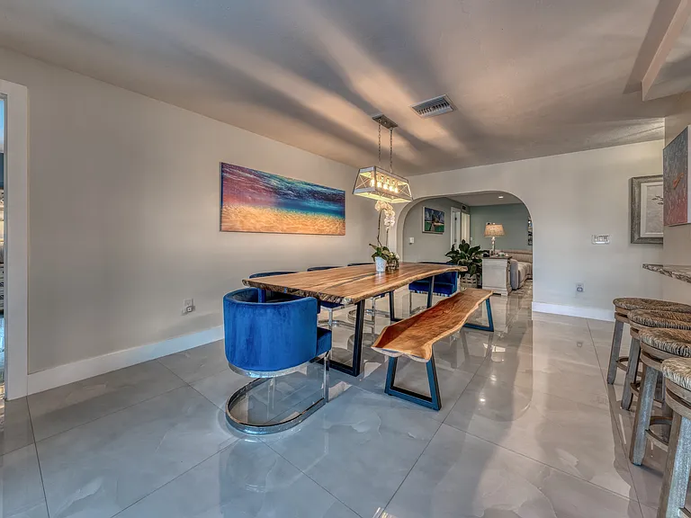 SE 1st Pl — Photo 5