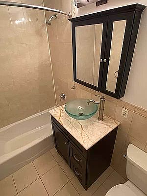 5th image of 231 E 111th St APT 6