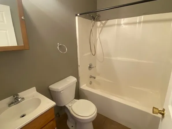 408 E Hester St #4, Carbondale, IL 62901