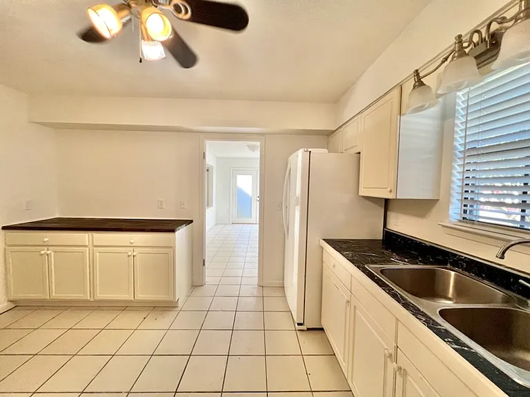 28 Solar St — Photo 4