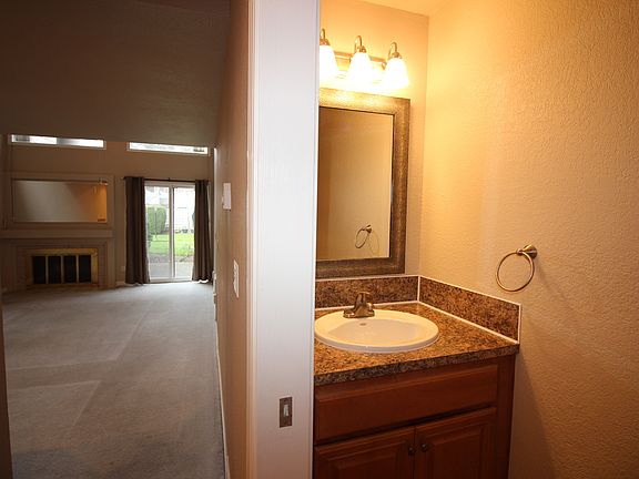 4th image of 820 Pike St NE APT B5