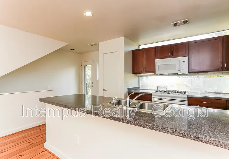 241 Maynard Ter #5 — Photo 12