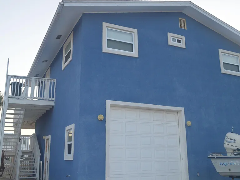 Tarpon Ave — Photo 5