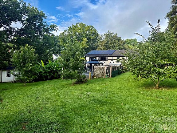 3rd image of 5 Northlake Dr