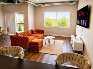 915 9th St APT 404, Des Moines, IA 50309