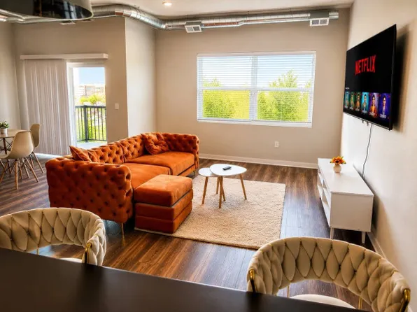 915 9th St APT 404, Des Moines, IA 50309