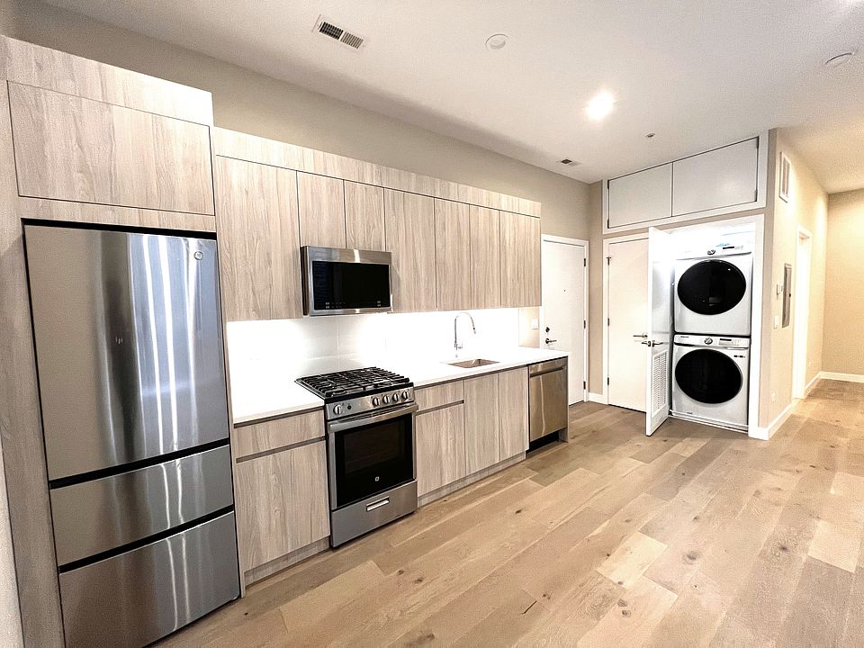 1st image of 3757 N Sheffield Ave #3J3