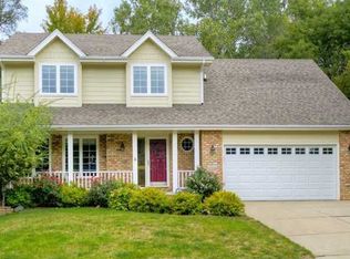 7917 Roseland Dr, Urbandale, IA 50322