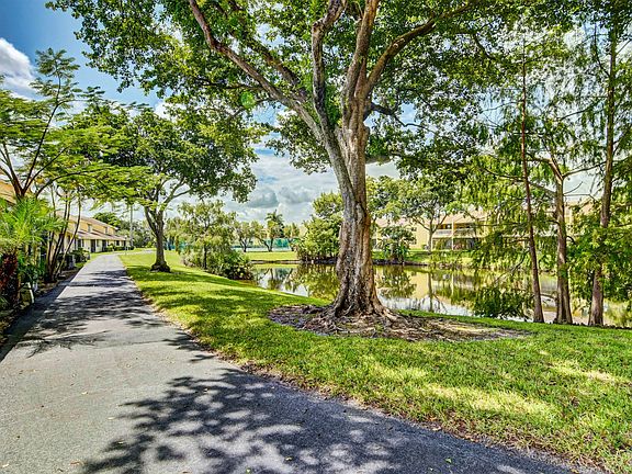 4th image of 1597 Woodbridge Lakes Cir