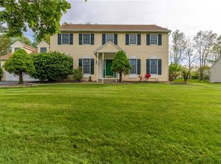 2060 Goldenrod Dr, Macungie, PA 18062