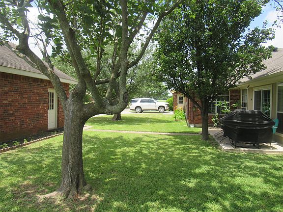 4th image of 404 County Road 260
