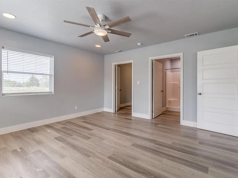 100 County Road 4140 — Photo 12