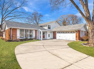 2006 N Shenandoah Dr, Arlington Heights, IL 60004