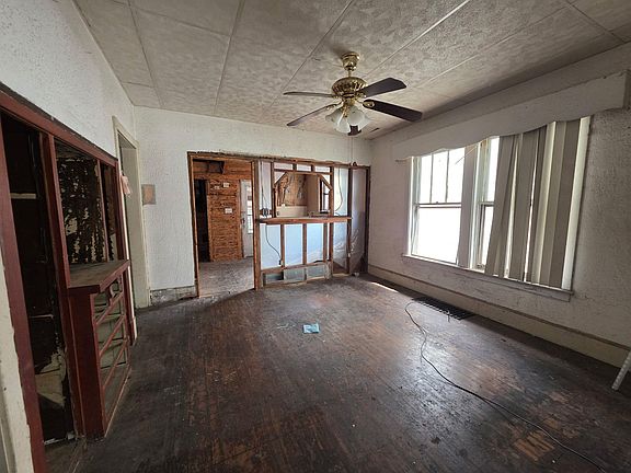 4th image of 3721 Ivy St