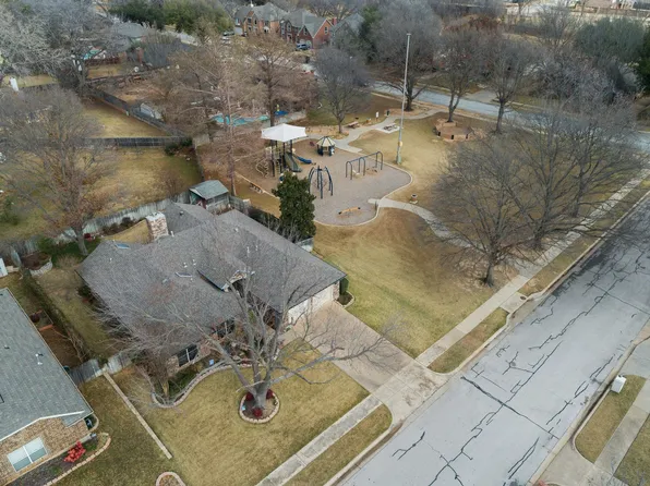 2708 Whitby Ln, Grapevine, TX 76051