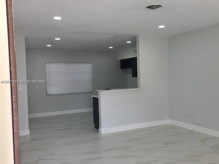 590 NE 20th St #1-2 — Photo 3