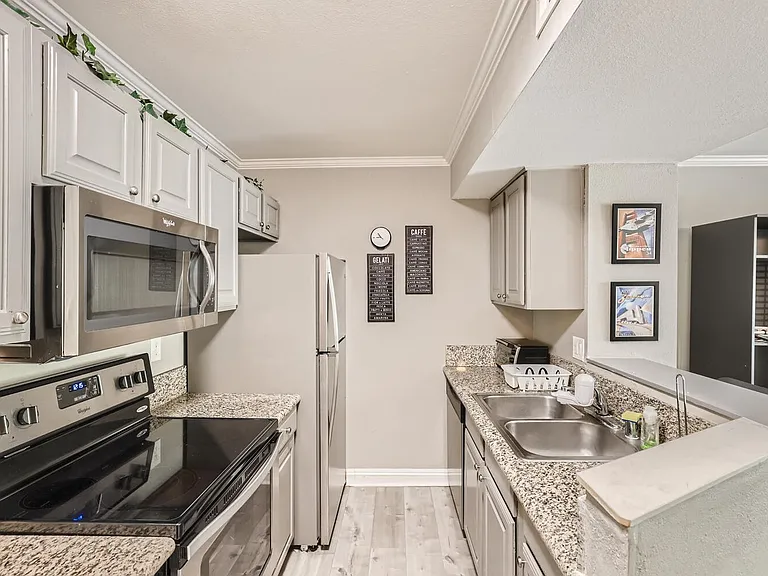 5146 S Jones Blvd #207 — Photo 9
