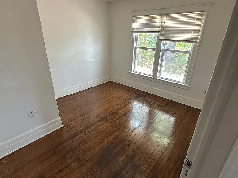 2754 Columbus St — Photo 10