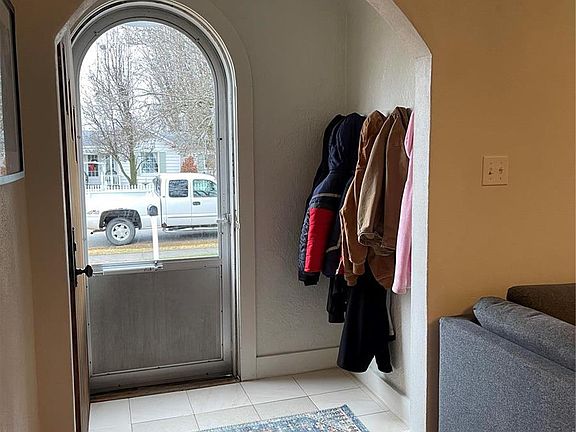 2nd image of 609 S 1st St