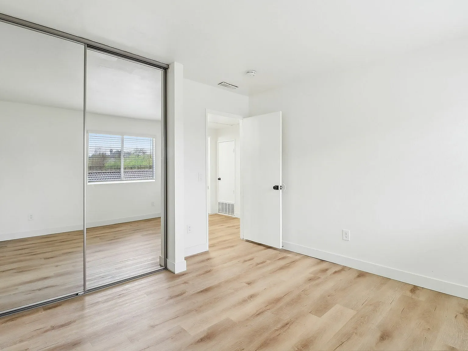 Bella Vista — Photo 2