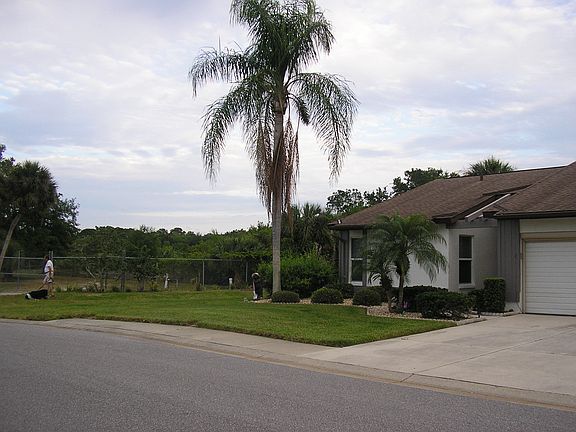 3rd image of 551 Foxwood Blvd