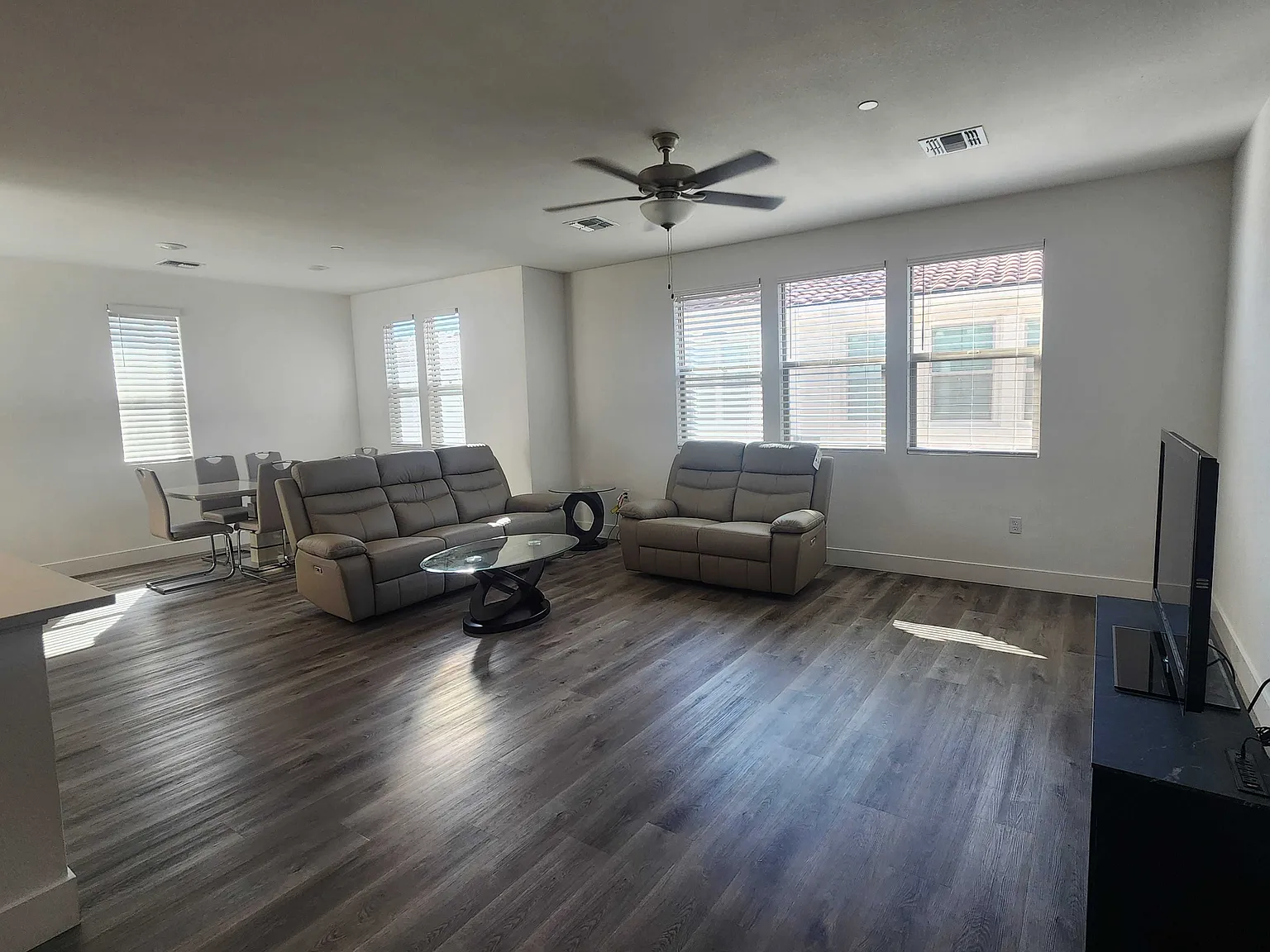 2 bed, 1362 sqft, $2,700 — Photo 4