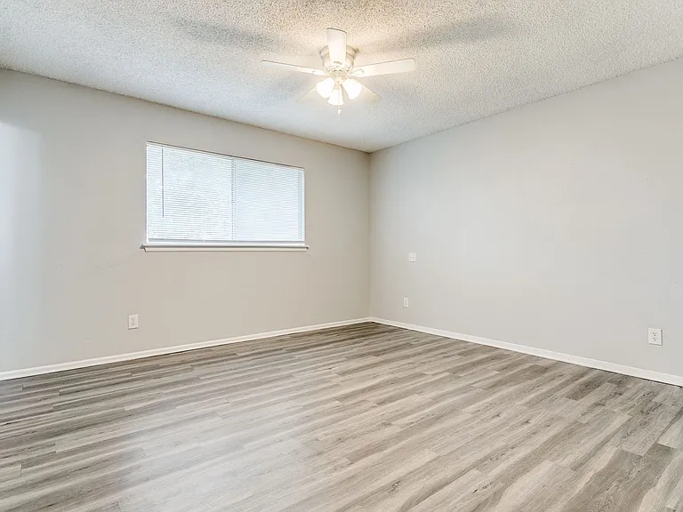 13226 Chesterton Dr — Photo 18